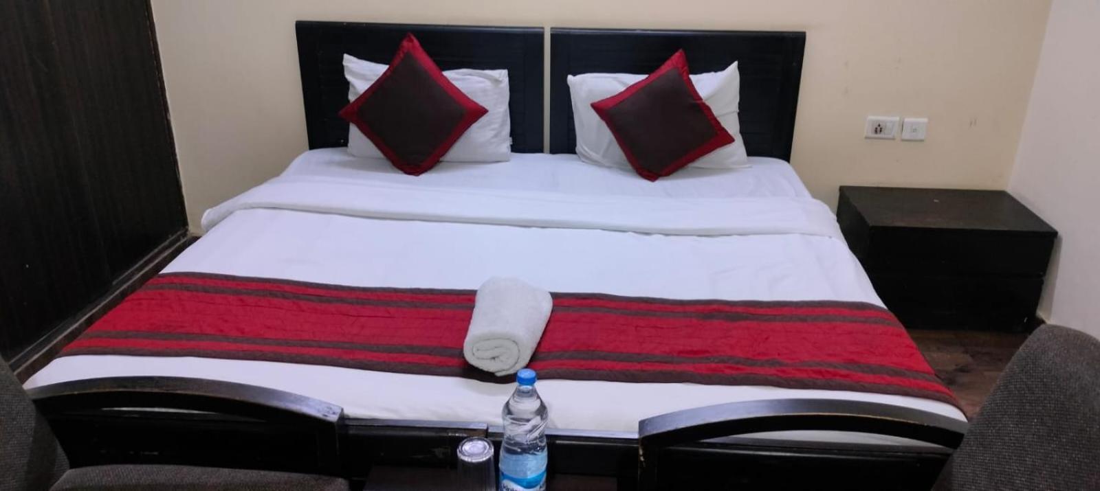 Hotel Marigold Yeni Delhi Dış mekan fotoğraf