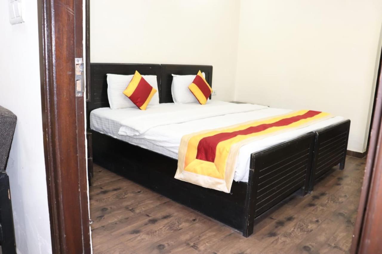 Hotel Marigold Yeni Delhi Dış mekan fotoğraf
